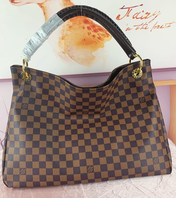 ルイヴィトンバッグ正面デザイン